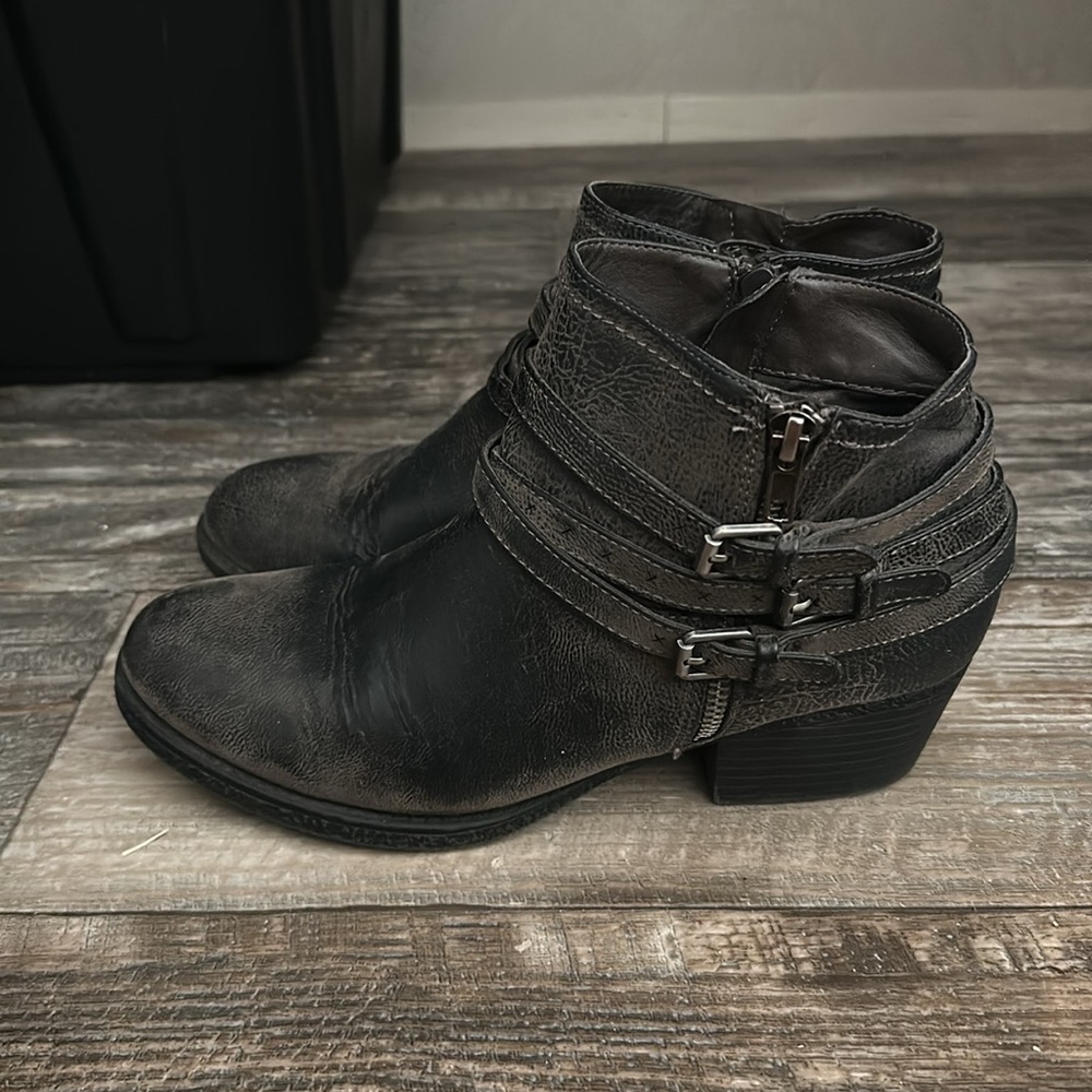 Sonoma Distressed Booties - Picture 4 of 6